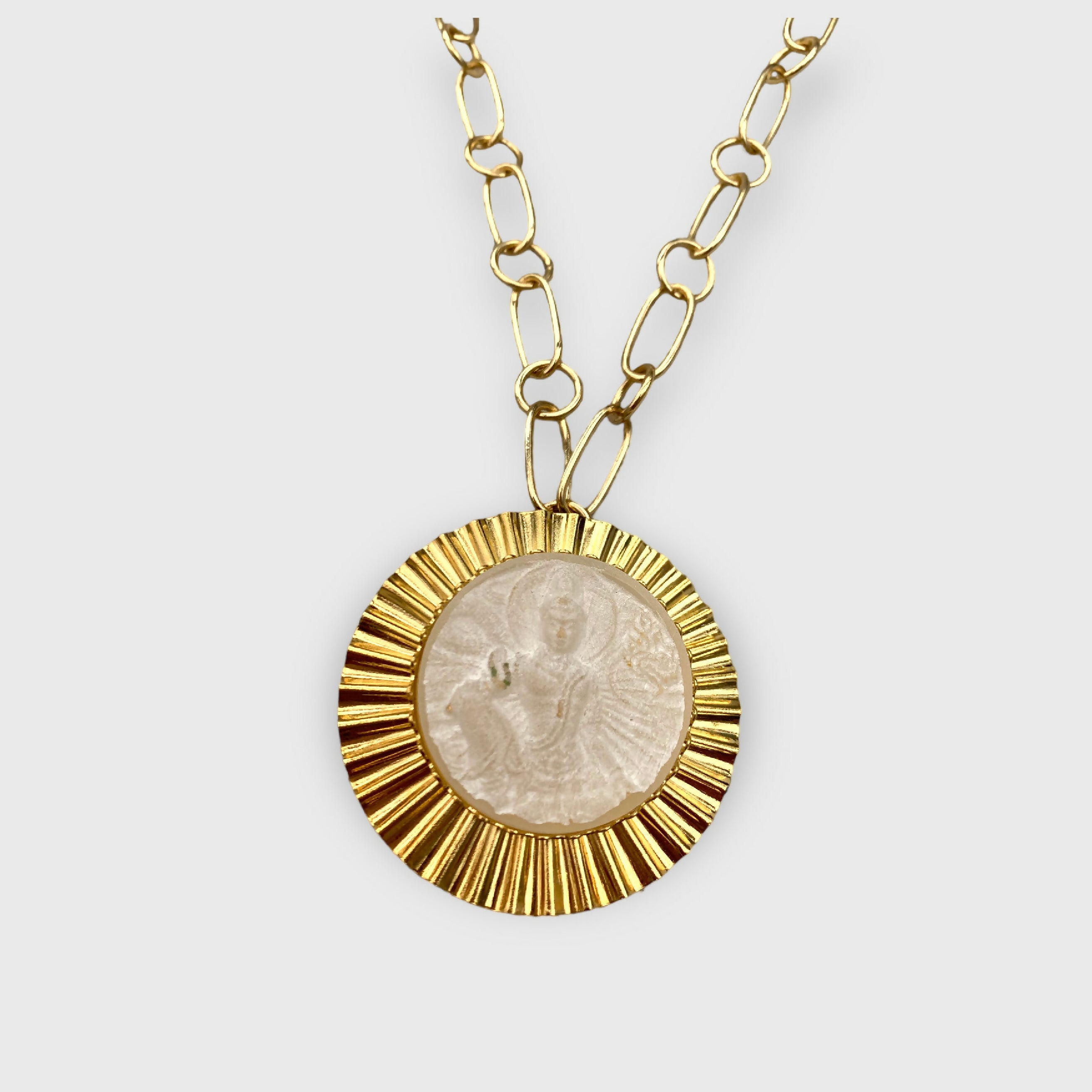 Sautoir rayons dorés motif bouddha blanc | EMPREINTES Paris