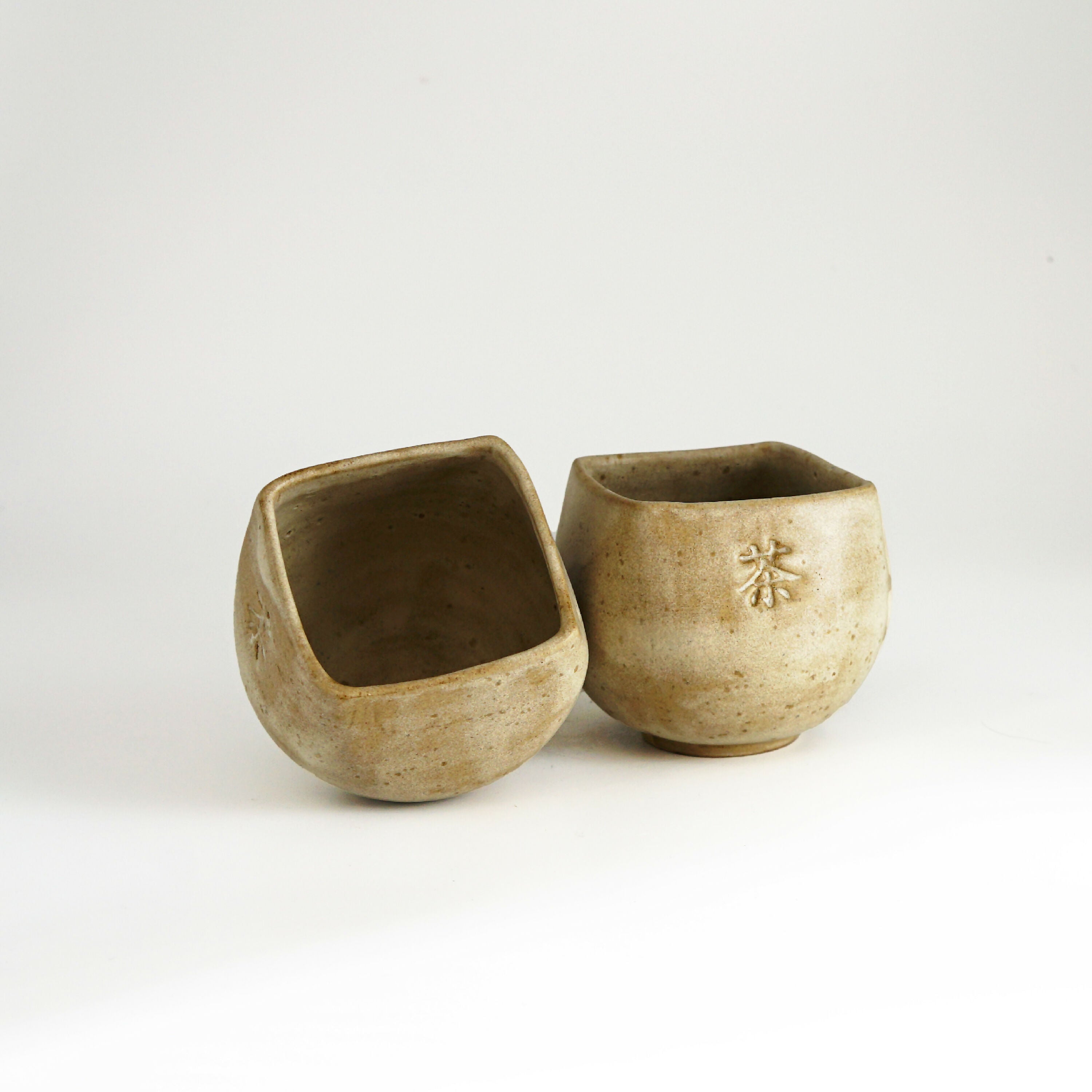 Tasse en grès - blanc avec kanji 