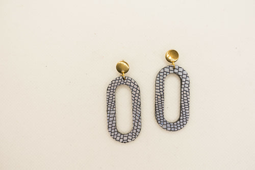 boucles_doreilles_arche_art_deco_en_cuir_ecailles_julie_troncin_maroquinerie | EMPREINTES Paris - EMPREINTES Paris