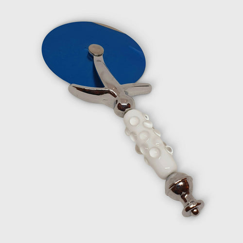 Roulette à pizza en verre blanc et cristal - Rosée hivernale | EMPREINTES Paris - EMPREINTES Paris