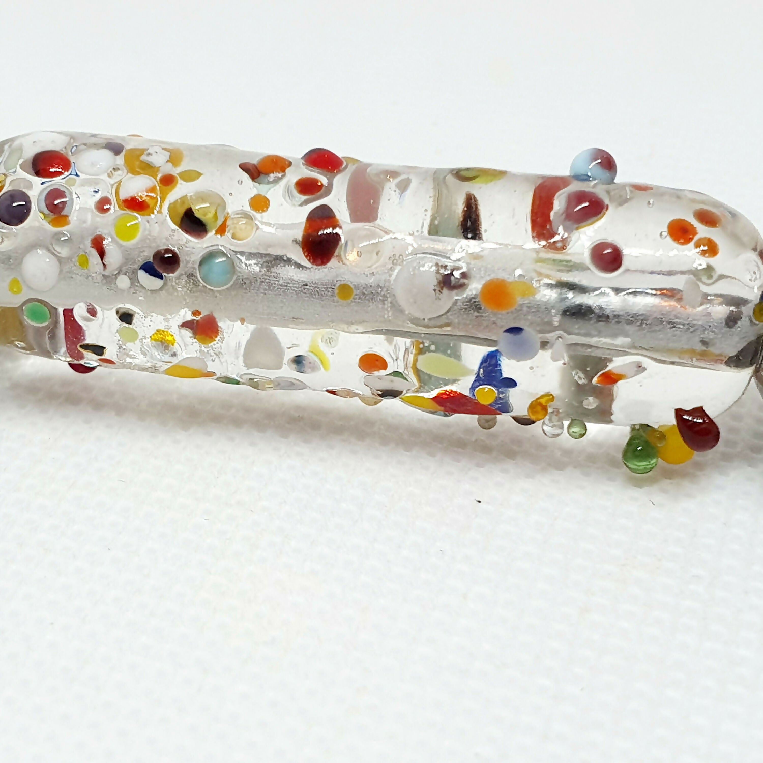 Décapsuleur en verre transparent et éclats multicolores | EMPREINTES Paris