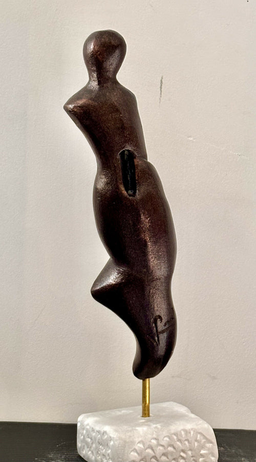 Figurine 22 en pierre calcaire, patine bronze socle en albâtre | EMPREINTES Paris - EMPREINTES Paris