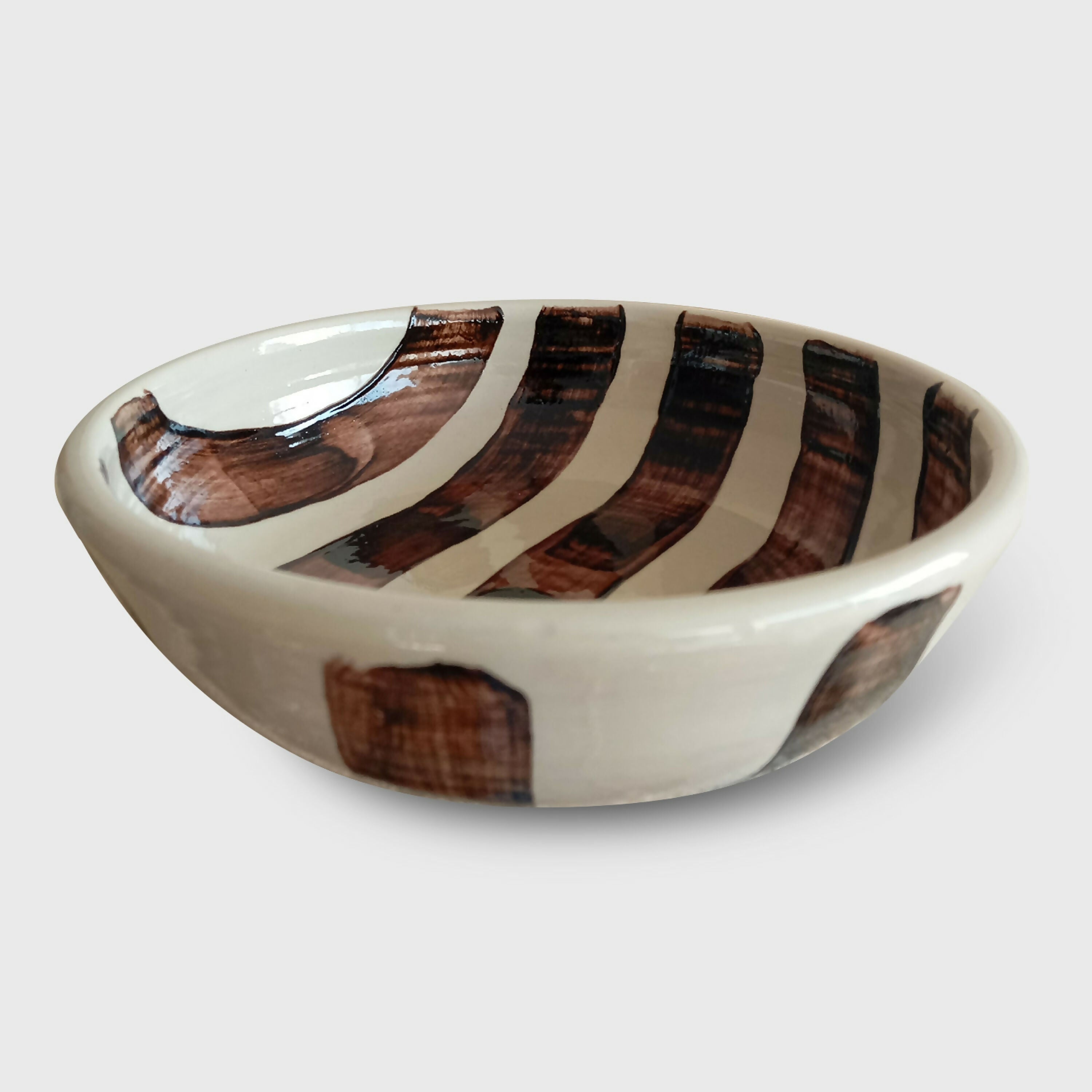 assiette_creuse_rayures_brunes_georgie_blin_ceramiste copie | EMPREINTES Paris