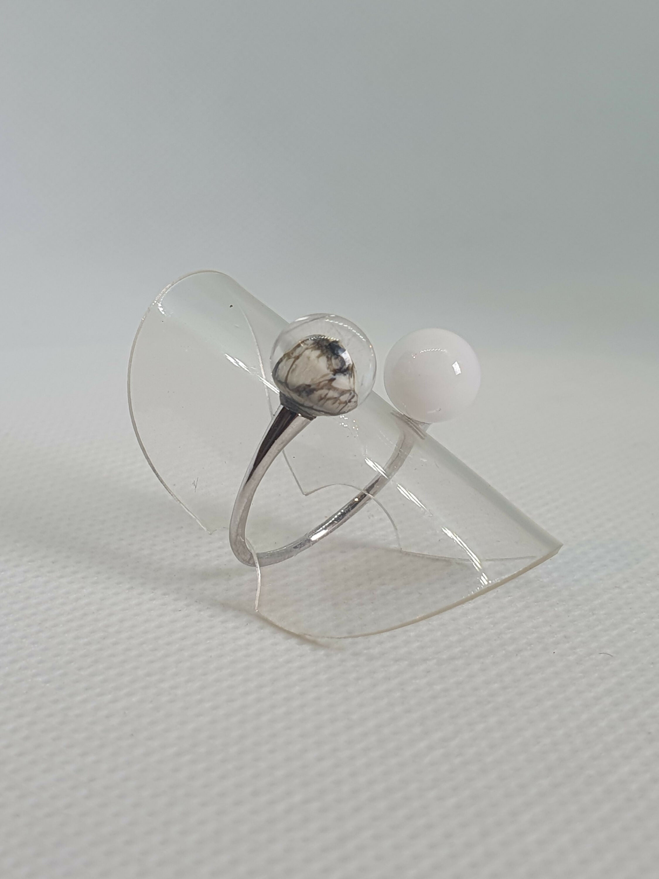 Bague réglable argentée - Duo de perles de verre blanc, ivoire/lapis et cristal | EMPREINTES Paris