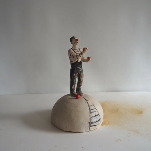 sculpture_clown_jongleur_sur_demi_sphere_marie_helene_valladeh copie | EMPREINTES Paris - EMPREINTES Paris