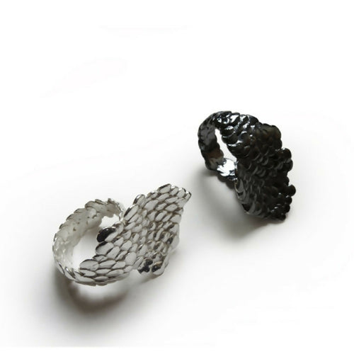 Bague réglable écaille en argent massif sur deux doigts, en noire ou en blanche | EMPREINTES Paris - EMPREINTES Paris