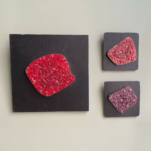 tableau_mosaique_rouge_sur_ardoise_musea_mosaique copie | EMPREINTES Paris - EMPREINTES Paris