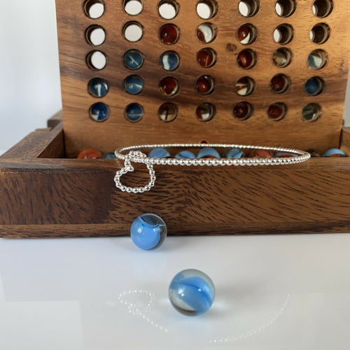 bracelet_jonc_en_argent_massif_et_sa_breloque_coeur_en_fil_perle_artyssia | EMPREINTES Paris - EMPREINTES Paris