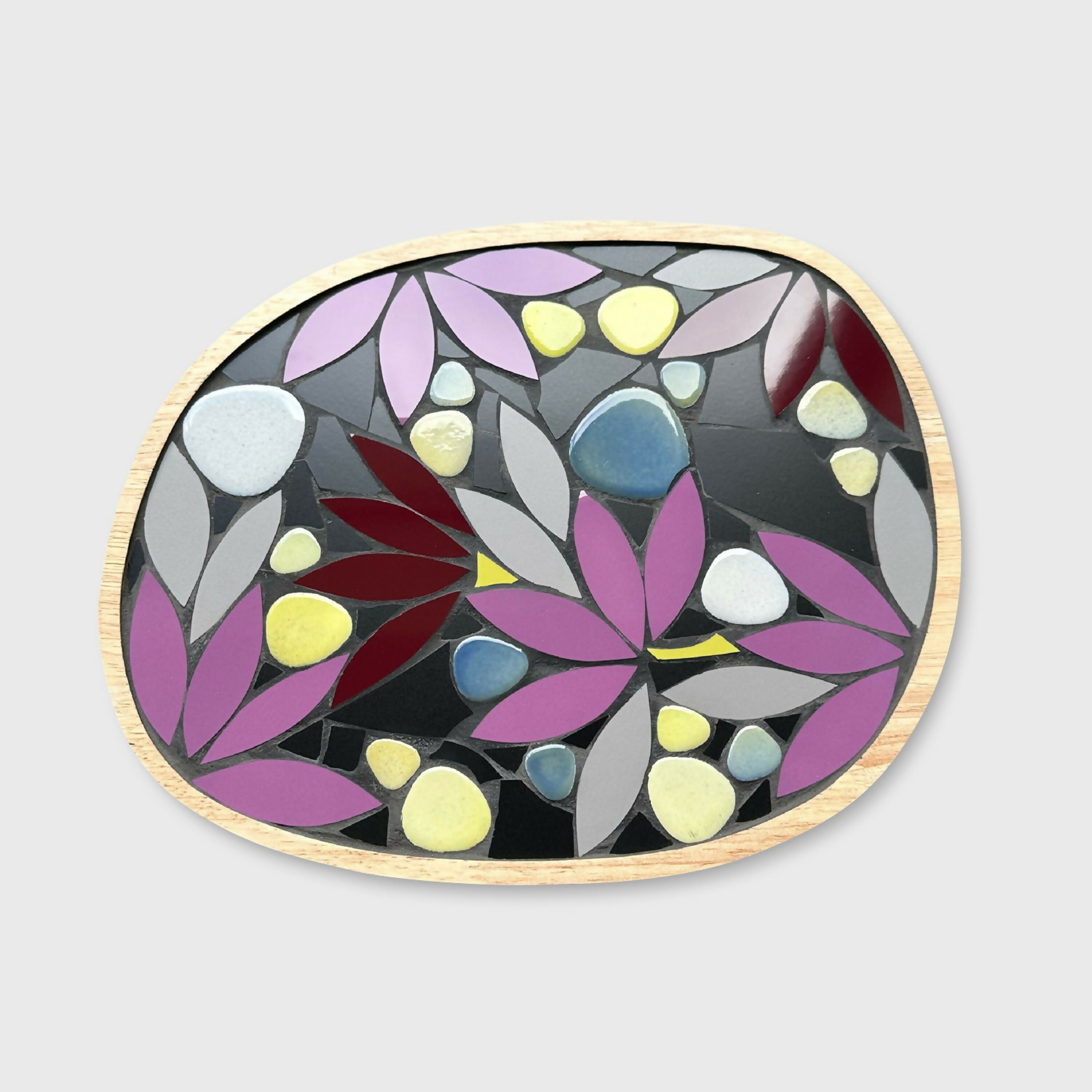 Plateau Magnolias violine et bordeaux fond noir 2 | EMPREINTES Paris