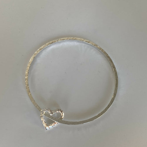 bracelet_jonc_en_argent_massif_et_sa_breloque_coeur_artyssia copie | EMPREINTES Paris - EMPREINTES Paris