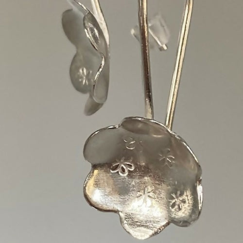 boucles_doreilles_fleurs_en_argent_massif_martele_artyssia copie | EMPREINTES Paris - EMPREINTES Paris