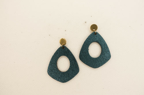 boucles_doreilles_creoles_en_cuir_turquoise_metallise_julie_troncin_maroquinerie | EMPREINTES Paris - EMPREINTES Paris