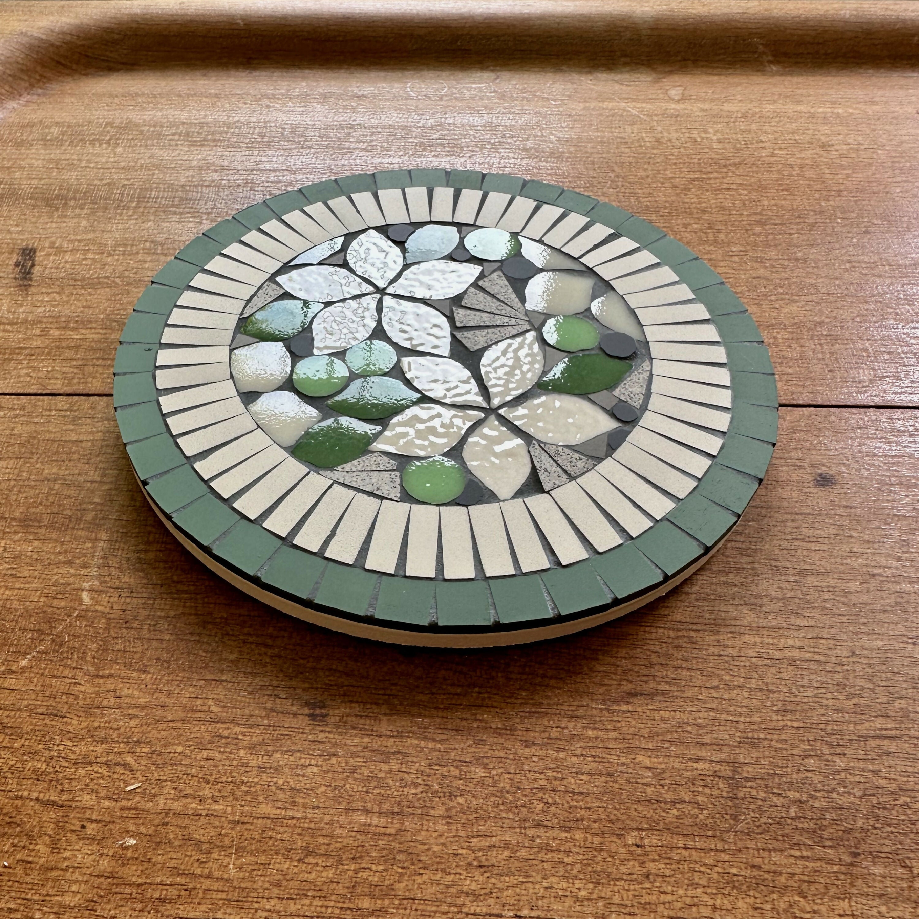 dessous_de_plat_floral_vert_et_creme_anis_et_celadon copie | EMPREINTES Paris