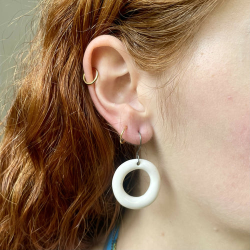 boucles_doreilles_depareillees_laure_neumann copie | EMPREINTES Paris - EMPREINTES Paris