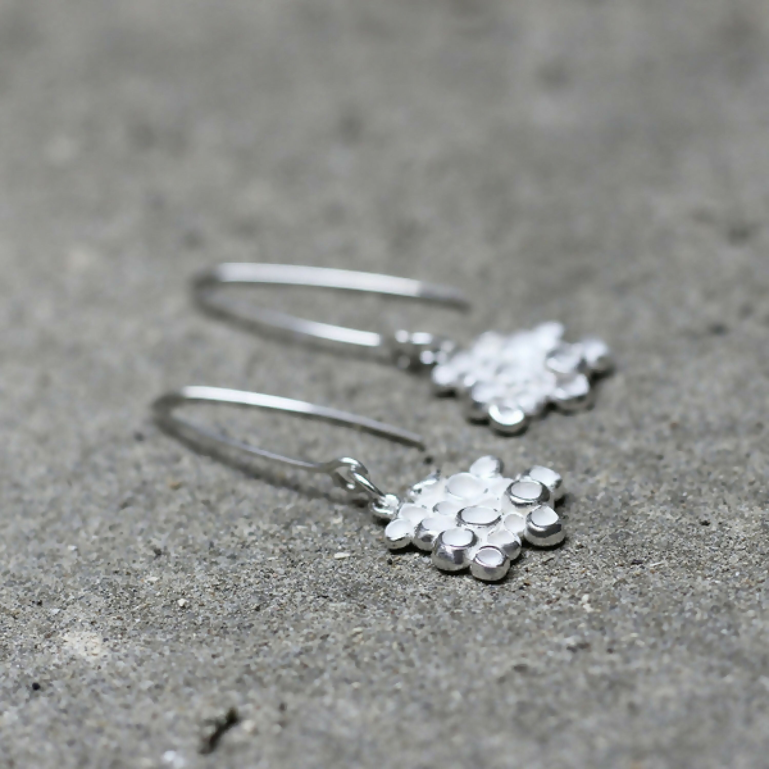 Boucles d’oreilles pendantes Ecume en argent massif | EMPREINTES Paris