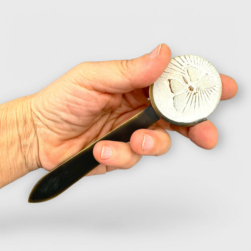 papillon, butterly, jaune pastel, ouvre-lettres, cadeau homme, symbolique, cristal Français, artisan, craft | EMPREINTES Paris - EMPREINTES Paris