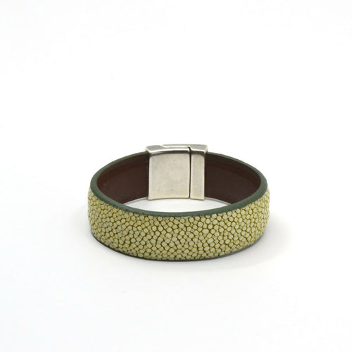 manchette_galuchat_kaki_fermoir_sirena_sylvie_zarnowski copie | EMPREINTES Paris - EMPREINTES Paris