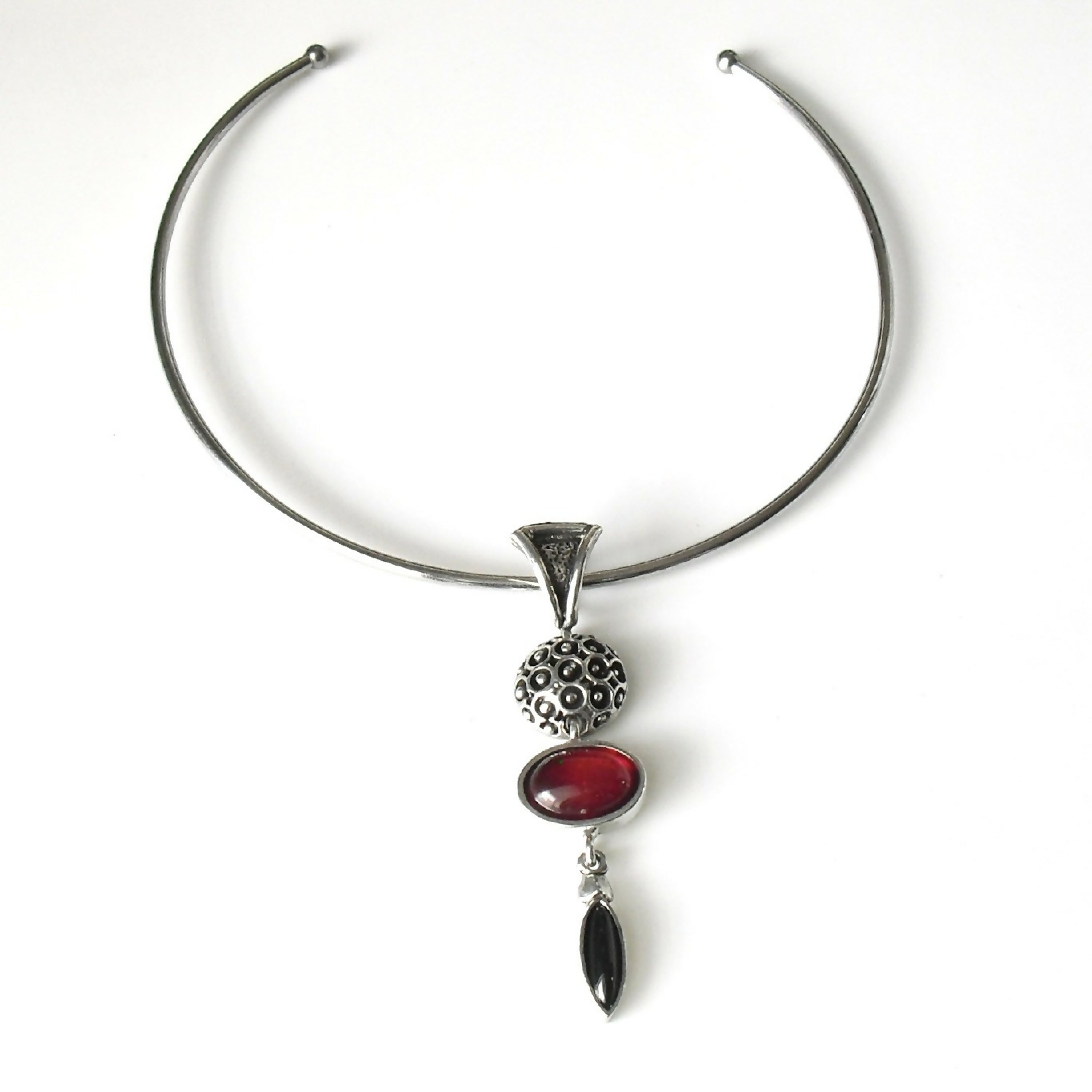 collier_ras_du_cou_avec_cabochon_de_verre_rouge_et_noir_bijoux_christine_philippe copie | EMPREINTES Paris