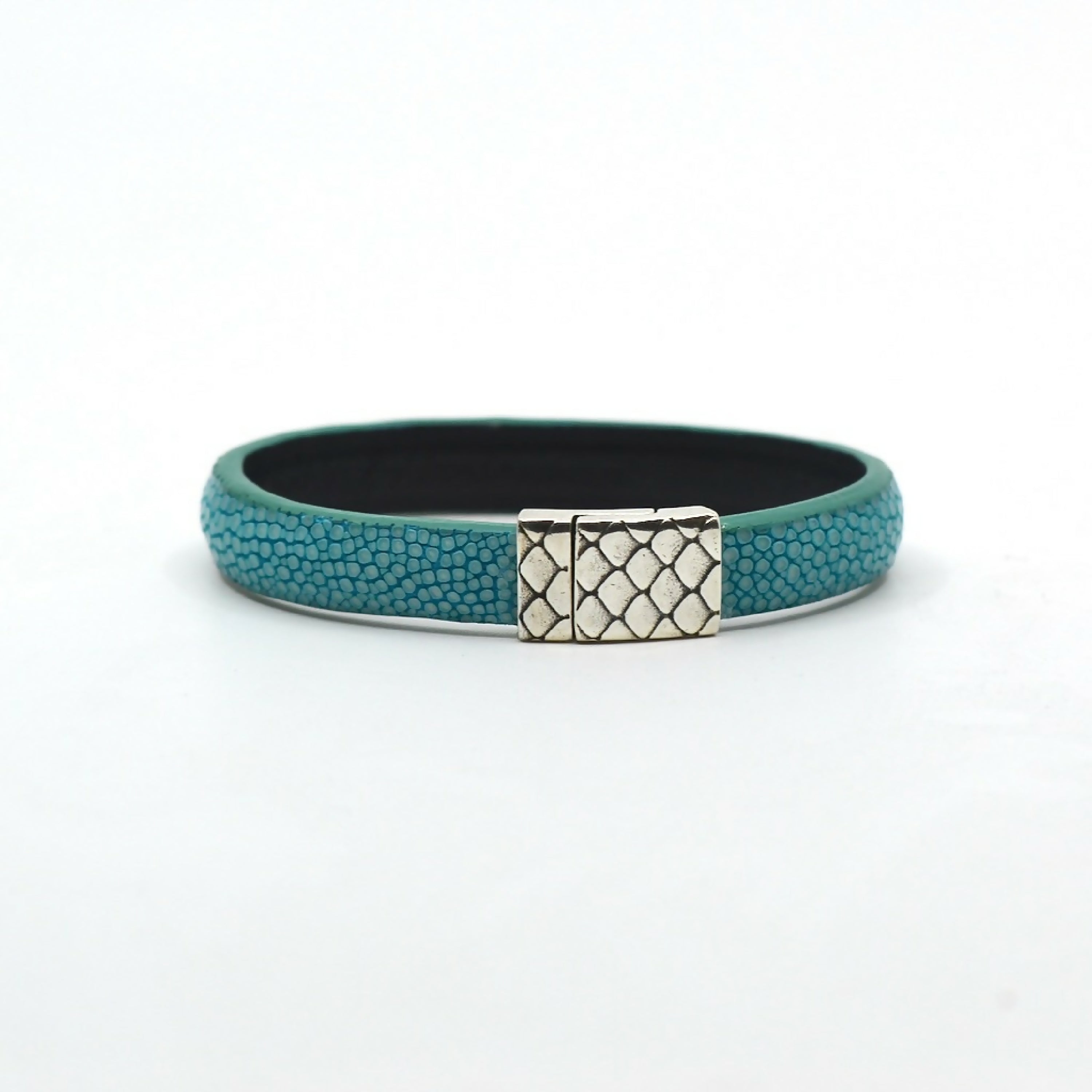 bracelet_en_galuchat_turquoise_fermoir_sirena_sylvie_zarnowski copie | EMPREINTES Paris