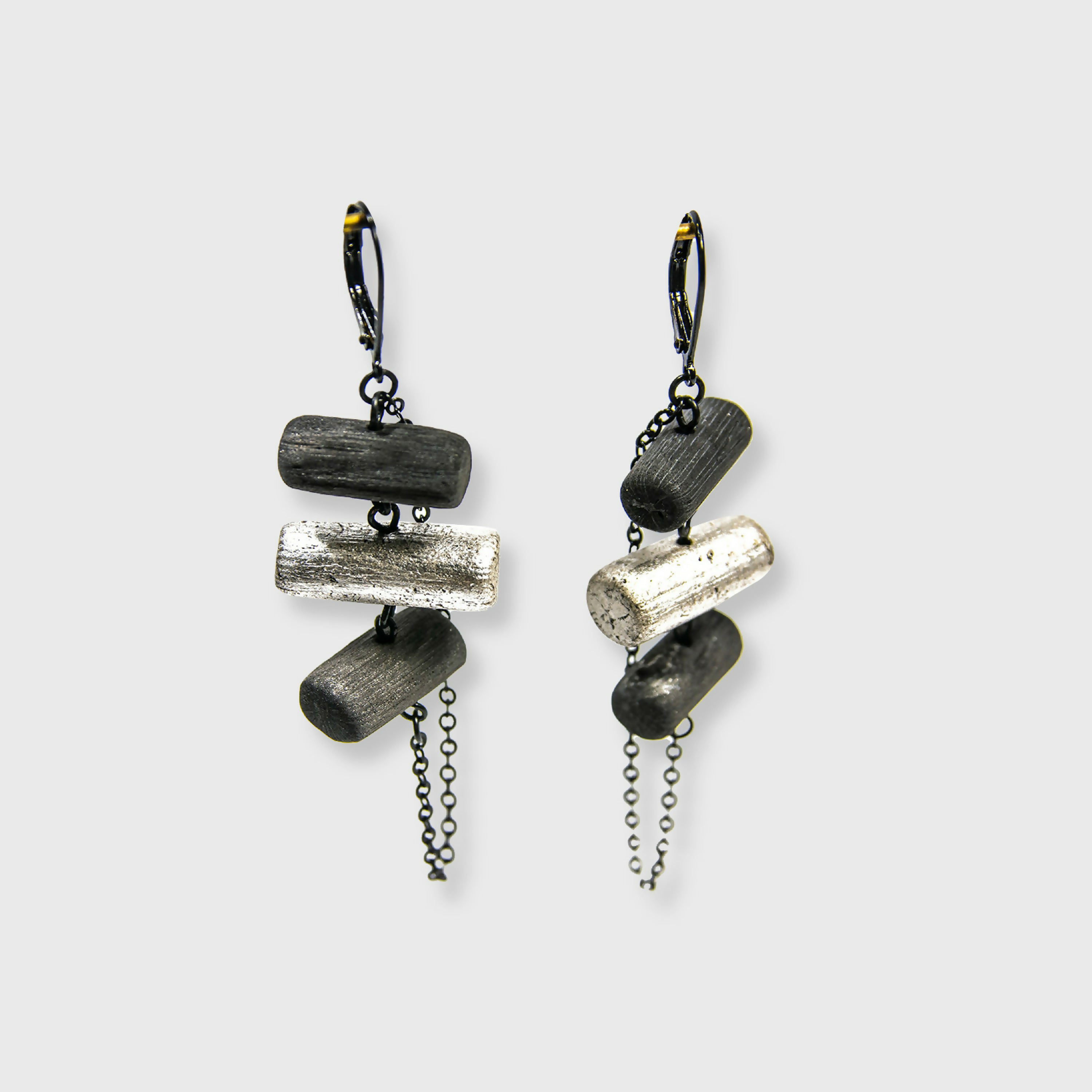 Boucles d’oreilles YAYOI-TSUBUTSUBU-PALLA 2 - charcoal copie | EMPREINTES Paris