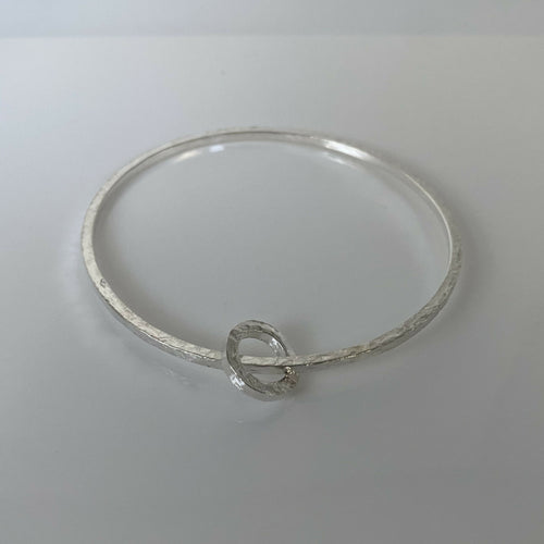 bracelet_jonc_en_argent_massif_martele_et_sa_breloque_mini_jonc_assortie_artyssia | EMPREINTES Paris - EMPREINTES Paris