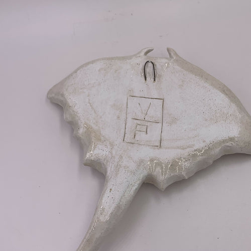 sculpture_moyenne_raie_manta_en_gres_blanc_veronique_prenant copie | EMPREINTES Paris - EMPREINTES Paris