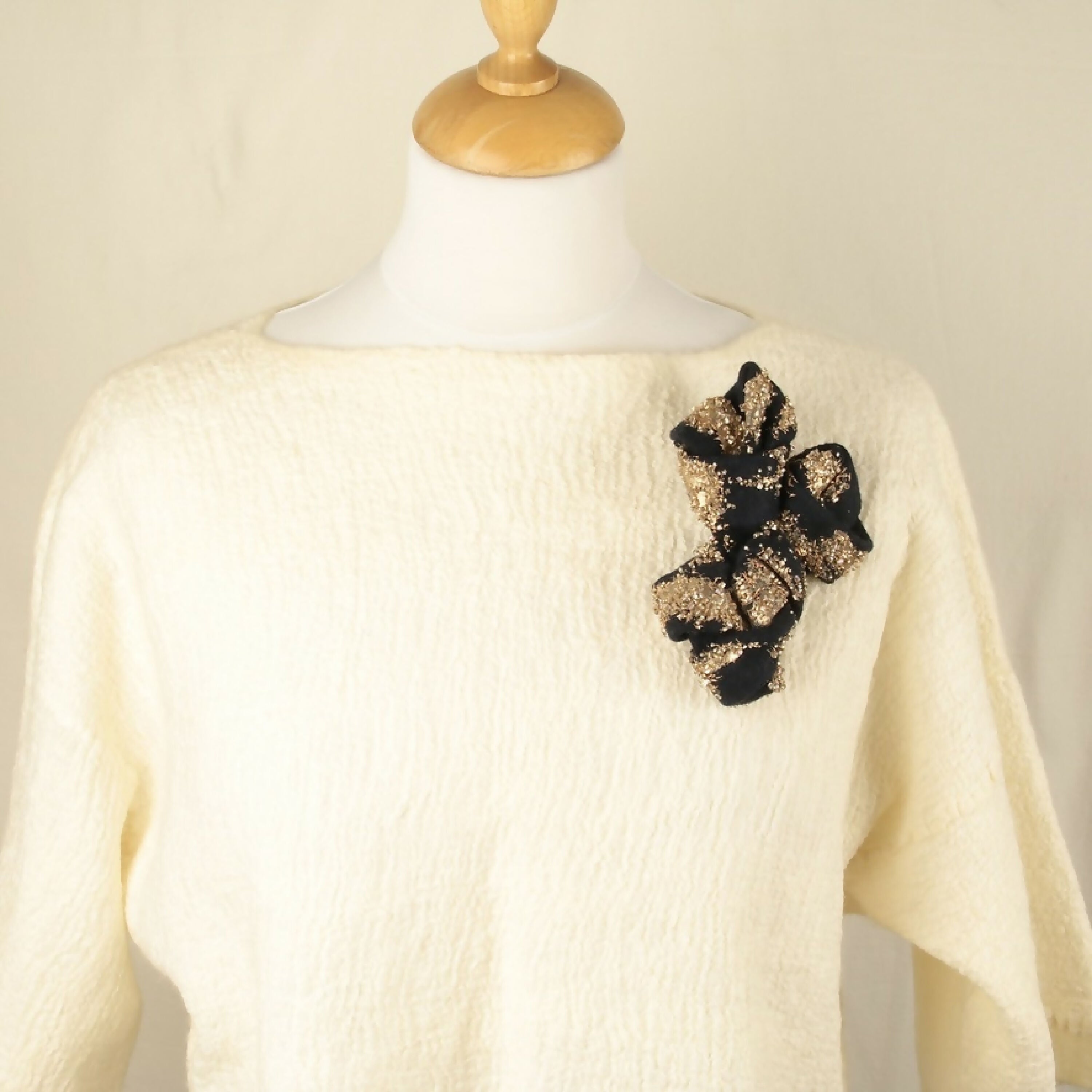 eclosion_dhiver_sculpture_textile_a_porter_virginie_parrot copie | EMPREINTES Paris