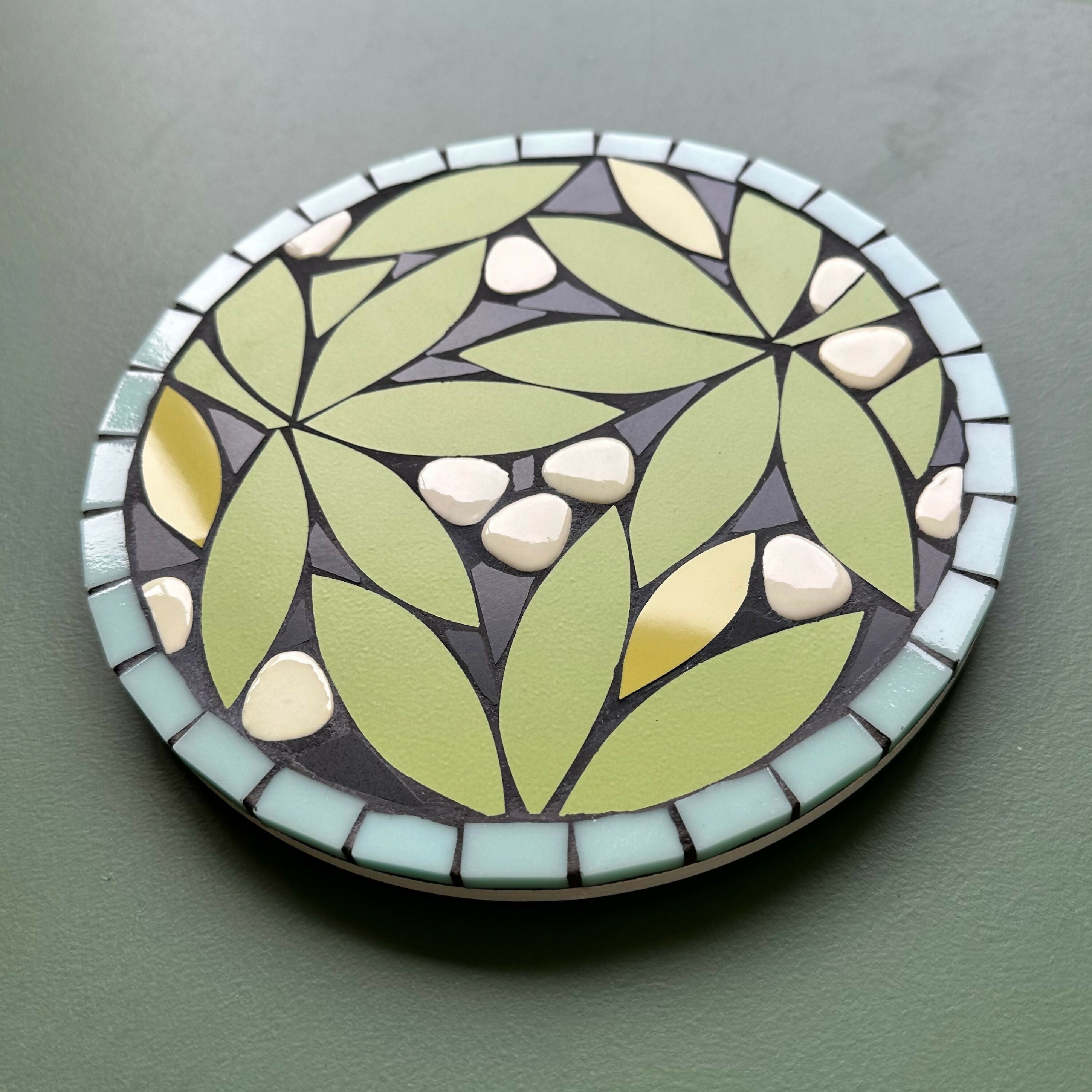 Dessous-de-plat mosaïque Magnolia vert et noir | EMPREINTES Paris