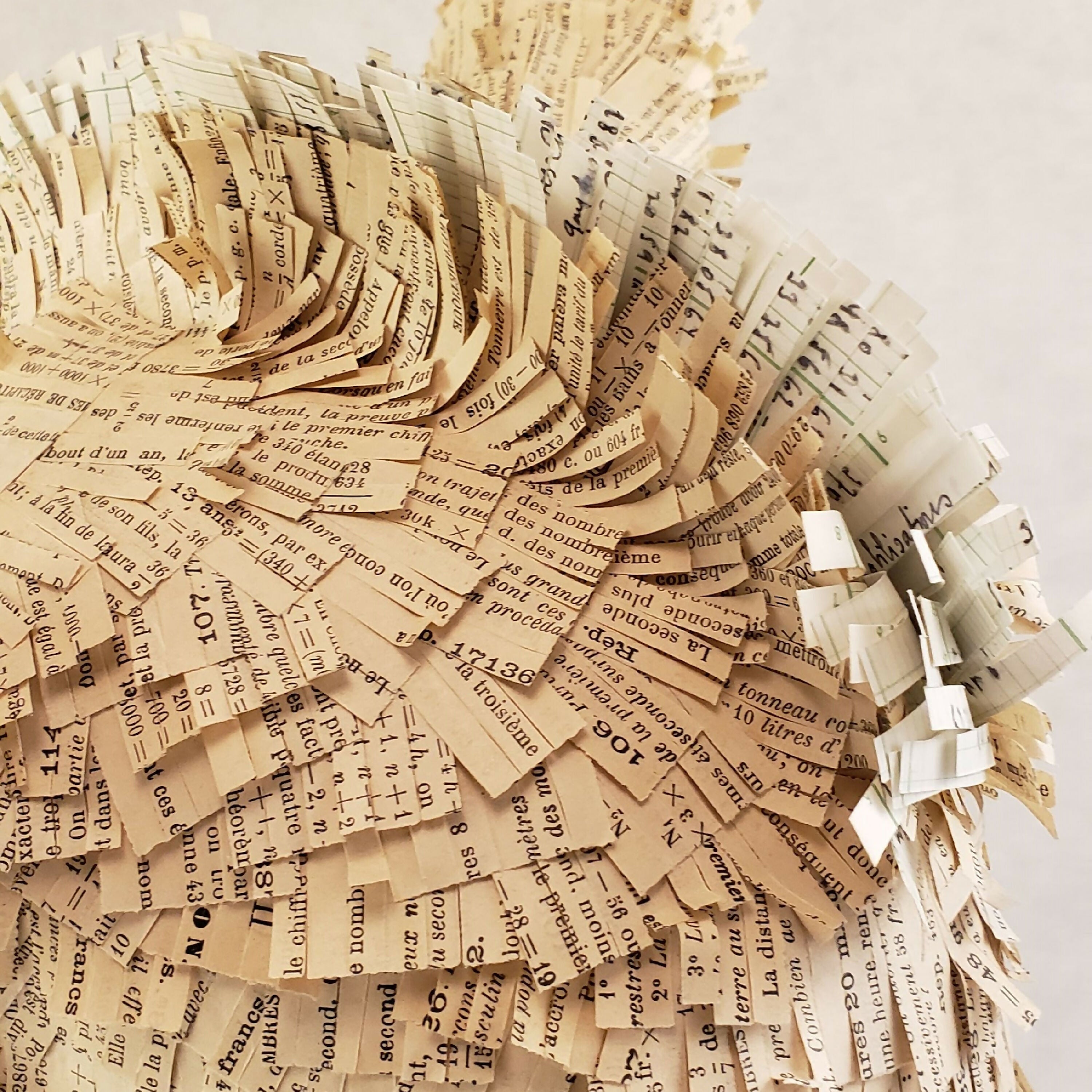 Sculpture papier Bonnet d