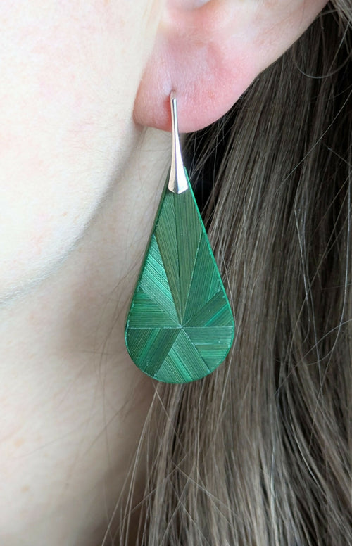 Boucles d'oreilles Gouttes avec marqueterie de paille Verte - crochets argent | EMPREINTES Paris - EMPREINTES Paris