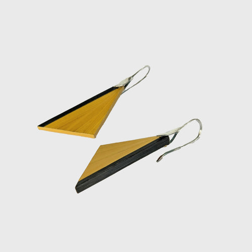 Boucles d'oreilles Triangulaires avec Marqueterie de Paille Jaune et Gris Anthracite - crochets argent 925 | EMPREINTES Paris - EMPREINTES Paris