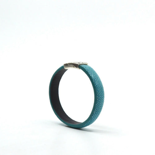 bracelet_en_galuchat_turquoise_fermoir_eole_sylvie_zarnowski copie | EMPREINTES Paris - EMPREINTES Paris