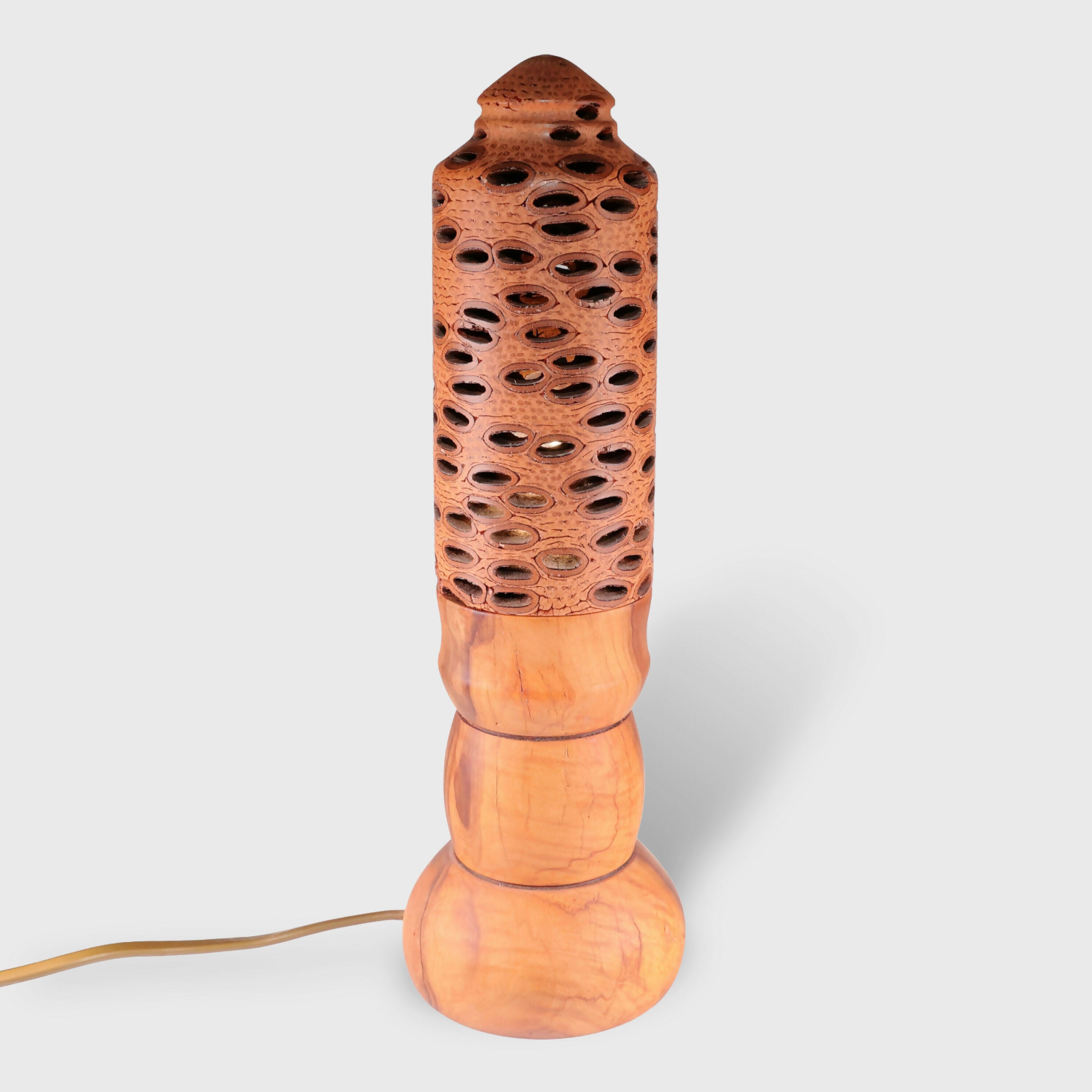 lampe_photophore_olivier_et_noix_de_banksia_latelier_du_mercantour copie | EMPREINTES Paris