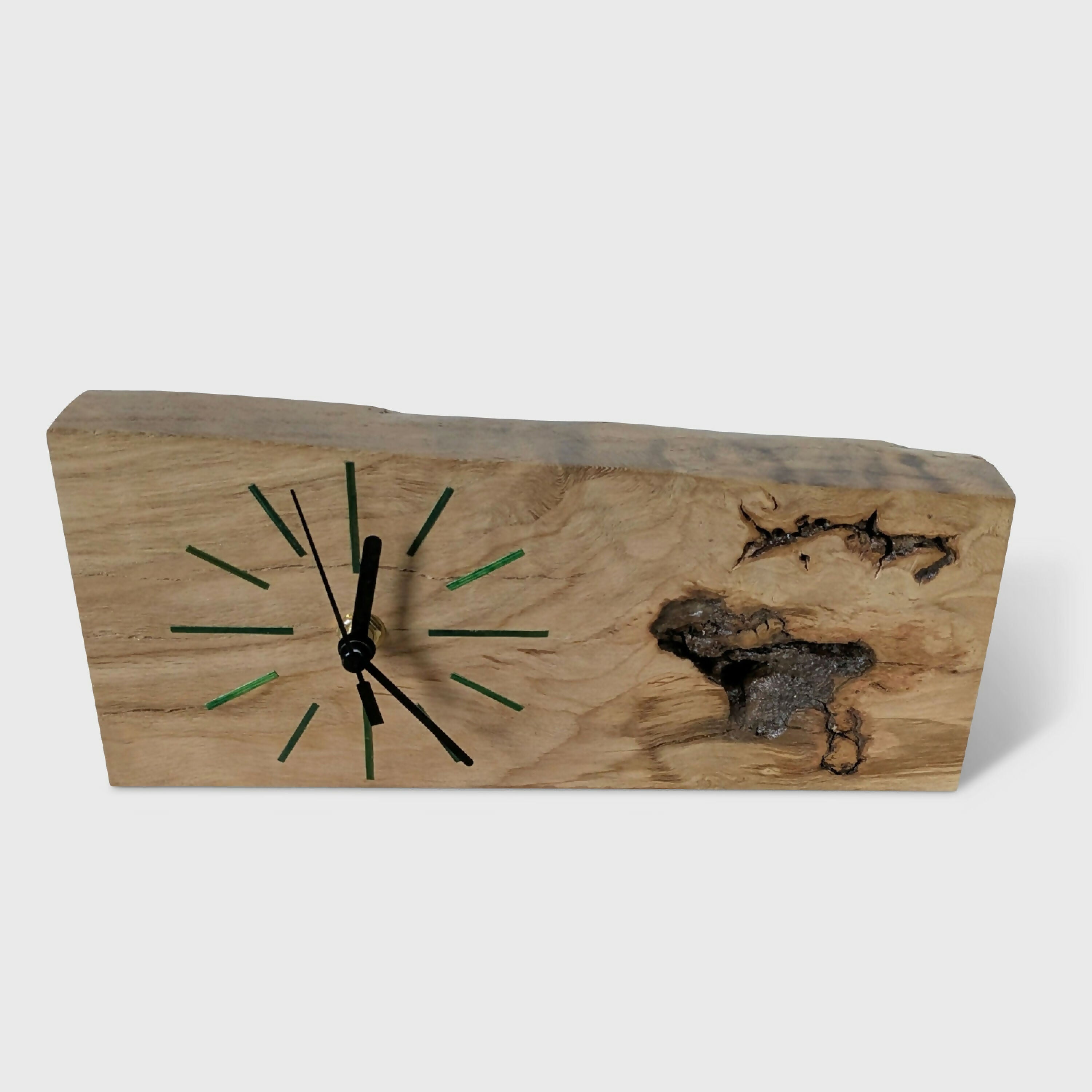 Horloge de bureau en Chêne massif et Marqueterie de paille Verte | EMPREINTES Paris