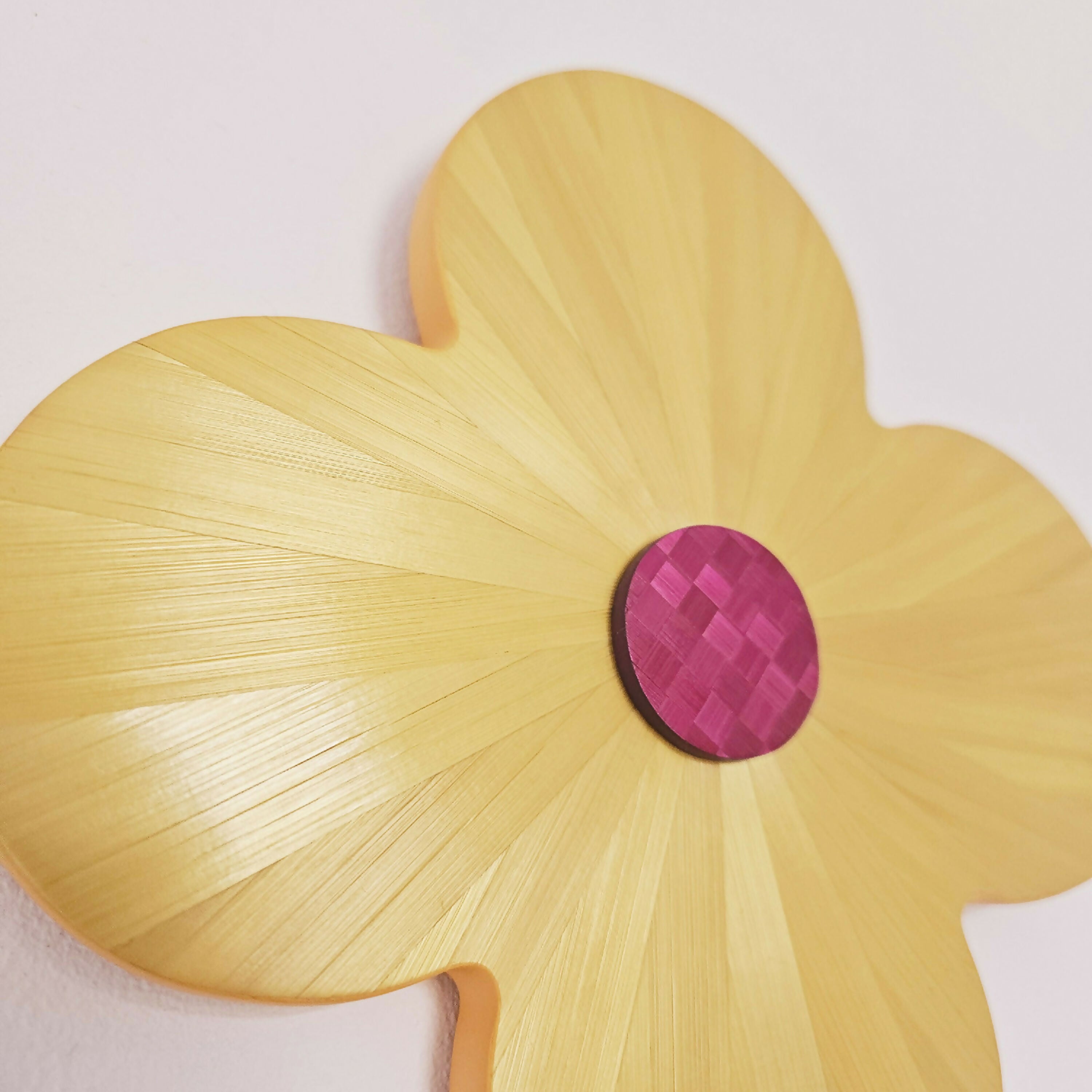 FlowerPower - fleur en marqueterie de paille jaune | EMPREINTES Paris