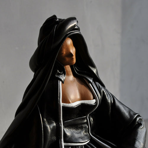 Sculpture cuir Femme assise | EMPREINTES Paris - EMPREINTES Paris