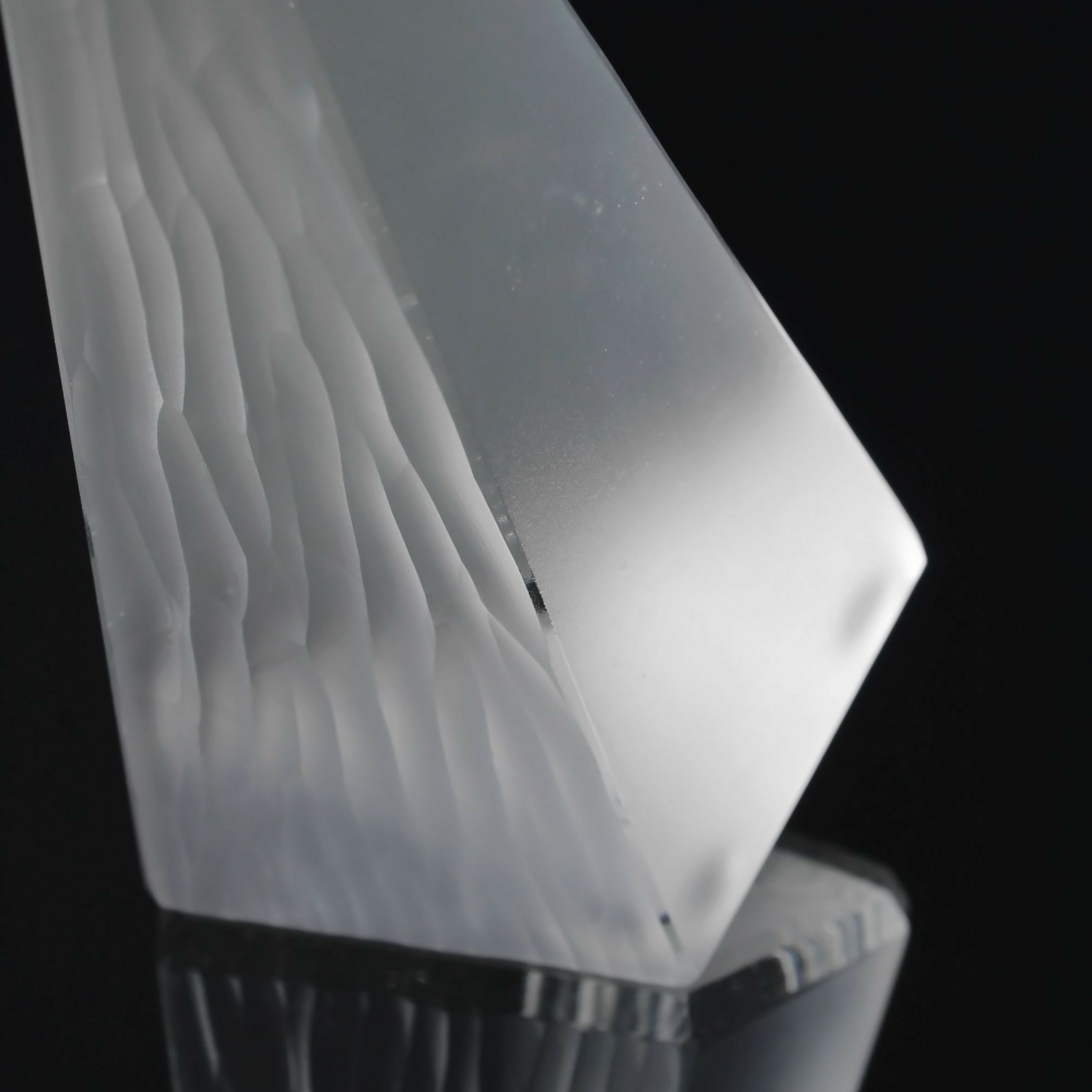 sculpture_pyramide_bomma_grand_format_trait_dunion_artisans copie | EMPREINTES Paris