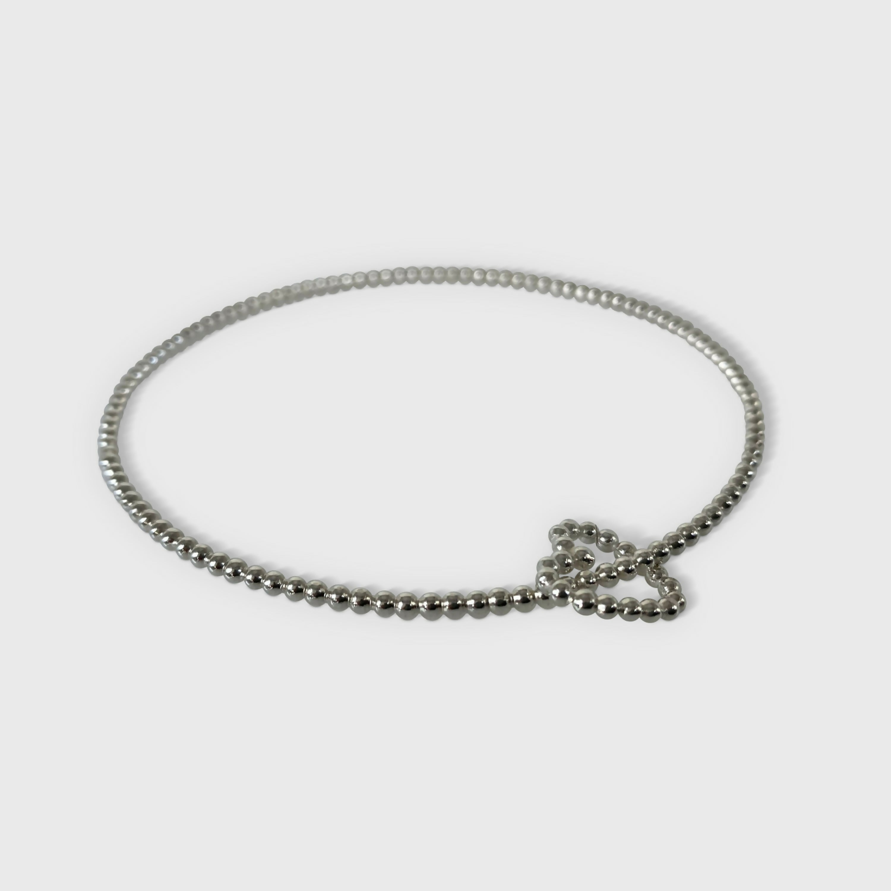 bracelet_jonc_en_argent_massif_et_sa_breloque_coeur_en_fil_perle_artyssia | EMPREINTES Paris