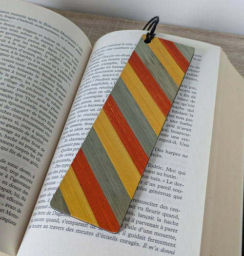 Marque-pages avec marqueterie de paille Vert cuivre kaki et jaune orange kaki | EMPREINTES Paris - EMPREINTES Paris