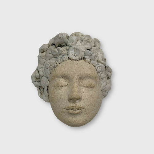 masque_de_femme_avec_sa_couronne_romantique_jade_sculptures copie | EMPREINTES Paris - EMPREINTES Paris