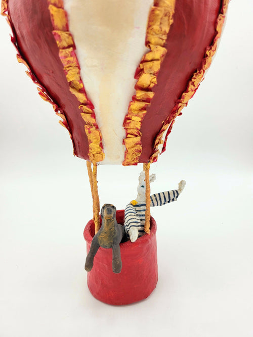 Sculpture montgolfière avec son chien teckel | EMPREINTES Paris - EMPREINTES Paris