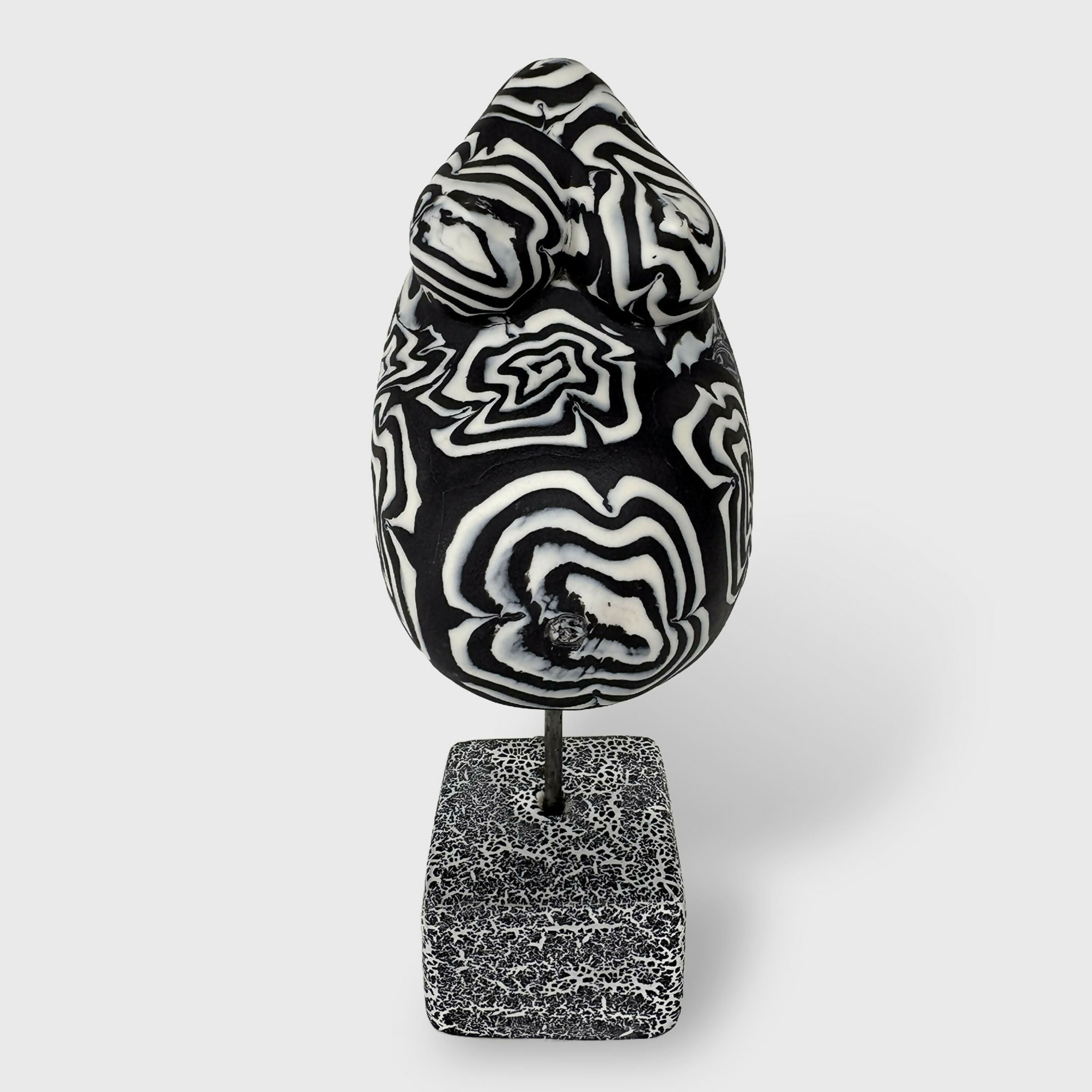 Sculpture femme enceinte nériage porcelaine noir et blanc | EMPREINTES Paris