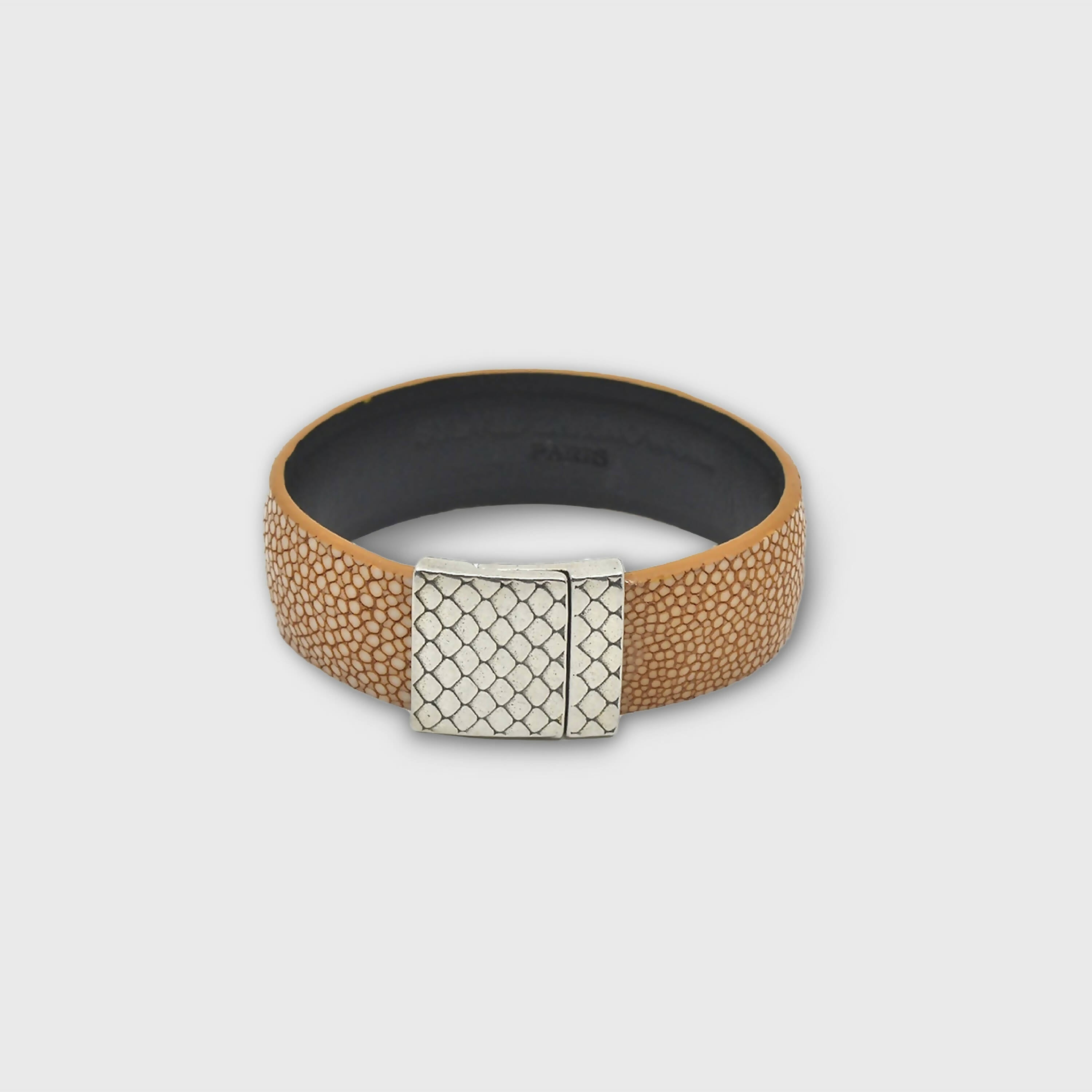 diN39LeCy9 | EMPREINTES Paris