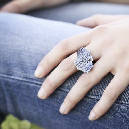 Bague réglable écaille en argent massif sur deux doigts, en noire ou en blanche | EMPREINTES Paris - EMPREINTES Paris