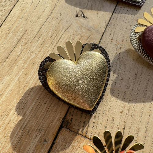 broche_ex_voto_or_et_aubergine_julie_troncin_maroquinerie copie | EMPREINTES Paris - EMPREINTES Paris