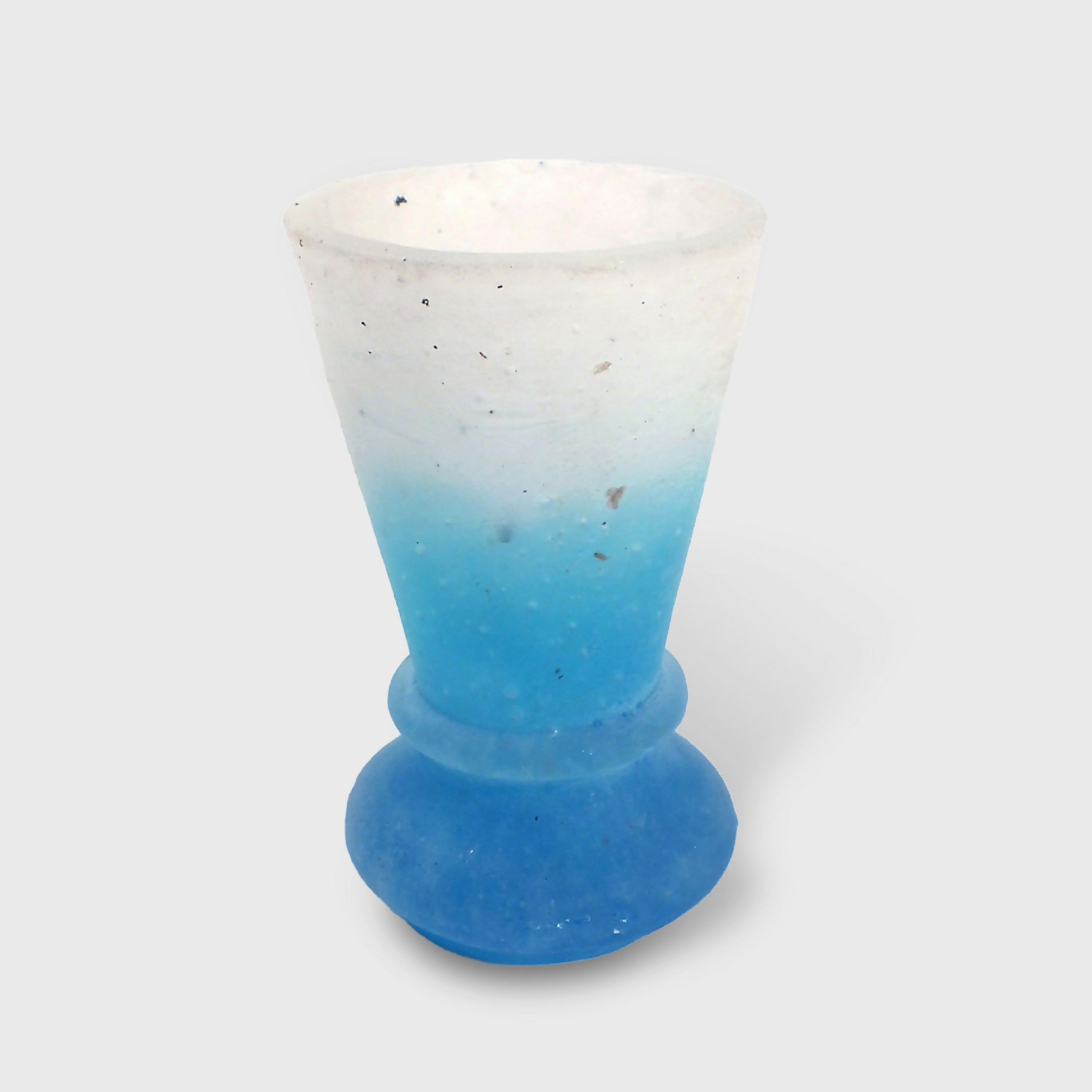 Petit Vase NIII en pâte de cristal bleue et blanche | EMPREINTES Paris