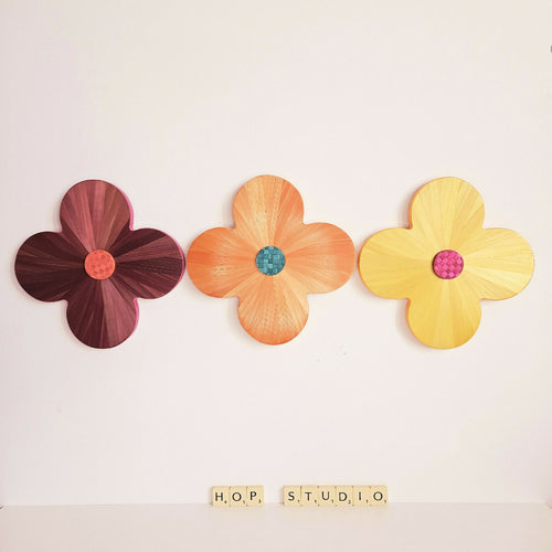 FlowerPower - fleur en marqueterie de paille orange et vert | EMPREINTES Paris - EMPREINTES Paris
