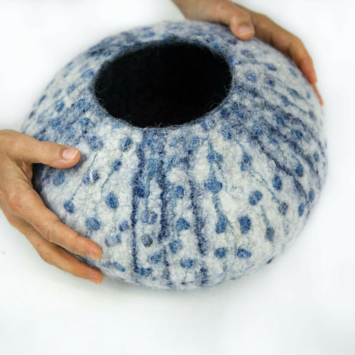 vide_poche_oursin_bleu_blanc_en_feutre_de_laine_atelier_lanzetta copie 2 | EMPREINTES Paris - EMPREINTES Paris