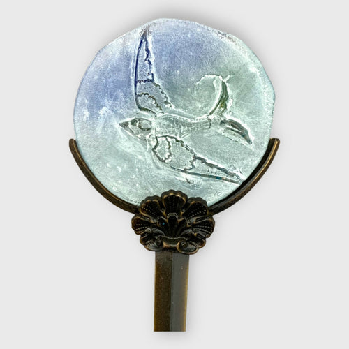 hirondelle, oiseau, cadeau fete des père, cadeau homme, ouvre-lettres, accessoires de bureau, cristal, pate de verre, onirique, antique, musée | EMPREINTES Paris - EMPREINTES Paris