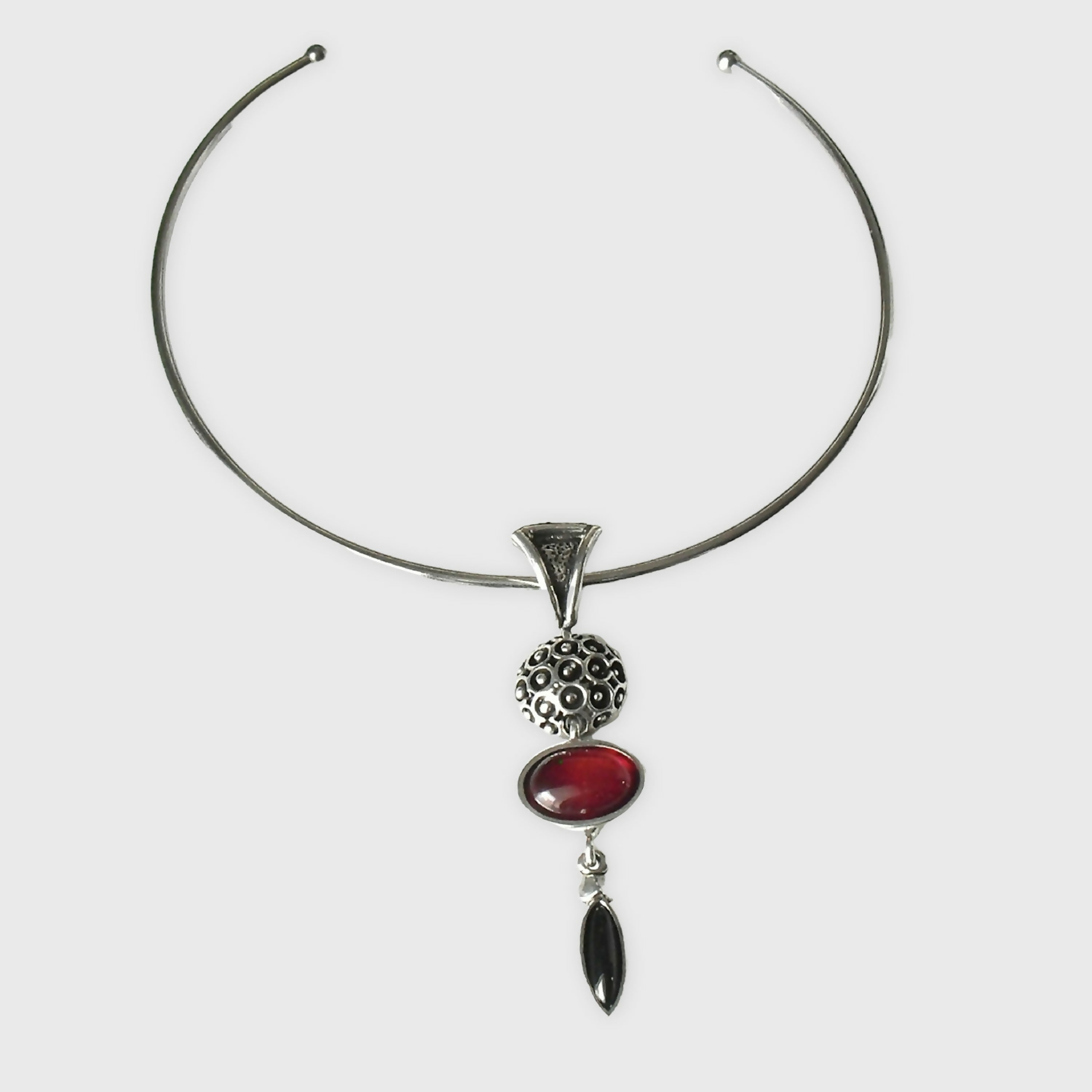 collier_ras_du_cou_avec_cabochon_de_verre_rouge_et_noir_bijoux_christine_philippe copie | EMPREINTES Paris